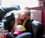 Stéphanie s'est endormie dans Les Anges de la télé-réalité 3 le jeudi 17 novembre 2011 sur NRJ 12