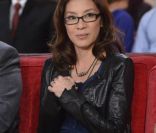 Michelle Yeoh sur le plateau de <em>Vivement dimanche</em>, le mercredi 16 novembre 2011. Emission diffusée le dimanche 20 novembre 2011.