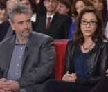 Luc Besson et Michelle Yeoh sur le plateau de <em>Vivement dimanche</em>, le mercredi 16 novembre 2011. Emission diffusée le dimanche 20 novembre 2011.