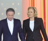 Michel Drucker et Sylvie Vartan sur le plateau de  Vivement dimanche , le mercredi 16 novembre 2011. Emission diffusée le dimanche 20 novembre 2011.
