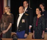 Albert et Charlene de Monaco au côté de Caroline de Hanovre et de ses fils au Grimaldi Forum assistent à une  représentation du Mephistofele d\'Arrigo Boito. Le 19 novembre 2011