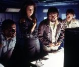 Ian Holm, Sigourney Weaver, Tom Skerritt et John Hurt dans Alien (1979).