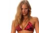 Marloes Horst espiègle dans la campagne pour la marque de maillots Sauvage.