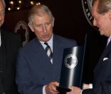 Le prince Charles le 23 novembre 2011 à Apsley House à Londres où il reçoit le Prix Montblanc du patronage des arts et de la culture