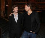 Thomas Dutronc et Olivier Nusse le patron du label Mercury aux Folies Bergères à Paris le 15 novembre 2011