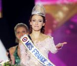 Delphine Wespiser défile lors de l'élection de Miss France 2012, le samedi 3 décembre à Brest.