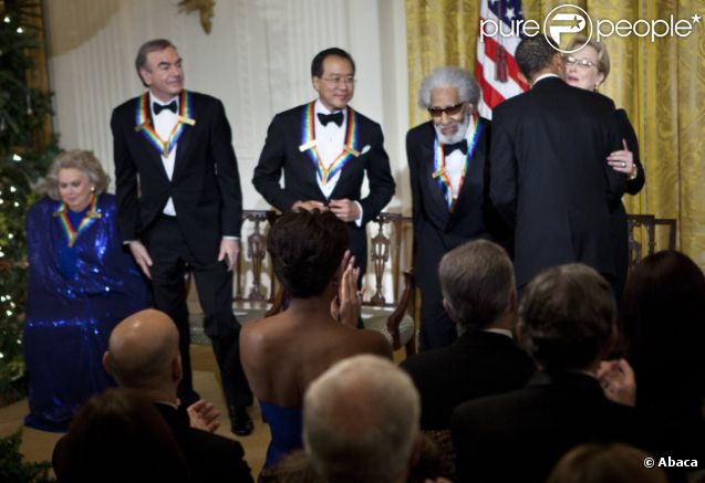 Meryl Streep saluée par Barack Obama lors de la remise des honneurs du Kennedy Center à Washington le 3 décembre 2011