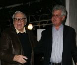 Ernest Borgnine dîne en compagnie de son beau-fils le 5 décembre 2011 au restaurant Madeos à Los Angeles