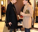 Julie Gayet et Daphné Roulier à l'inauguration de la boutique Banana Republic à Paris le 7 décembre 2011