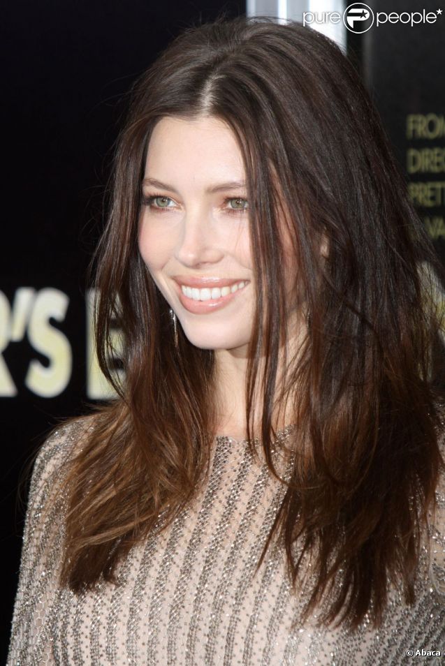 Jessica Biel splendide en Valentino lors de la première de New Year's Eve à New York le 7 décembre 2011