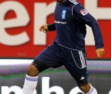 Didier Drogba y est allé de son but... Le 9e Match contre la Pauvreté a vu l'équipe de stars des ambassadeurs du PNUD Zinedine Zidane et Ronaldo vaincre une sélection All-Star du HSV Hambourg 5 à 4, le 13 décembre 2011.