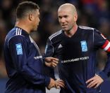 Le 9e Match contre la Pauvreté a vu l'équipe de stars des ambassadeurs du PNUD Zinedine Zidane et Ronaldo vaincre une sélection All-Star du HSV Hambourg 5 à 4, le 13 décembre 2011.