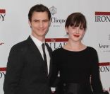 Harry Lloyd et Alexandra Roach lors de l'avant-première du film La Dame de fer le 13 décembre 2011 à New York