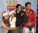 David Charvet en famille, avec sa femme Brooke Burke et leurs enfants lors de l\'avant-première de Disney on Ice : Toy Story 3, à Los Angles le 14 décembre 2011