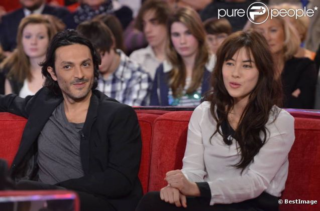 Olivier Sitruk et Mylène Jampanoï lors de l'enregistrement de Vivement Dimanche (spécial Gilbert Bécaud) au Studio Gabriel à Paris le 14 décembre 2011 - émission diffusée le 18 décembre 2011  