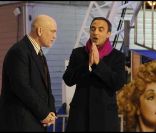 Nikos Aliagas et John Malkovich qui a participé à l\'enregistrement de l\'émission diffusée le 1er Janvier. A Paris, le 15 décembre 2011.