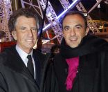 Nikos Aliagas et Jack Lang pour l'inauguration de Jours de fêtes au Grand Palais, à Paris, le 15 décembre 2011.