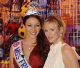 Miss France 2011 Delphine Wespiser et Lorie pour l'inauguration de Jours de fêtes au Grand Palais, à Paris, le 15 décembre 2011.