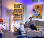Claudia Tagbo et Rachid Badouri dans <em>Vendredi tout est permis </em>sur TF1, le vendredi 16 décembre 2011.
