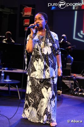 Cesaria Evora sur scène en octobre 2009.