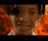 Image extraite du clip  Fireball  pour Willow Smith et Nicki Minaj, décembre 2011.