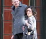 Un couple soudé, Jason Segel et une belle inconnue, à New York le 2 janvier 2012