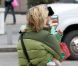 Edie Falco et sa fille Macy dans les rues de New York le 15 décembre 2011