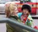 Très complices, Edie Falco et sa fille Macy dans les rues de New York le 15 décembre 2011