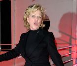 Jeane Manson à l'avant-première du programme  La Croisière des idoles , de Mireille Dumas, bientôt sur France 3. À Paris le 4 janvier 2011.