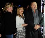 Jeane Manson et Annie Stone à l'avant-première du programme  La Croisière des idoles , de Mireille Dumas, bientôt sur France 3. À Paris le 4 janvier 2011.