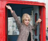 Joanna Lumley inaugure une nouvelle campagne de sensibilisation contre les conditions d'exportation des veaux et des moutons, à Londres, le 5 janvier 2011.