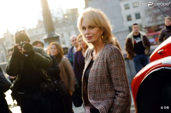 Joanna Lumley inaugure une nouvelle campagne de sensibilisation contre les conditions d'exportation des veaux et des moutons, à Londres, le 5 janvier 2011.