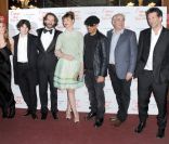 Elisa Sednaoui, Gaspard Proust, Frédéric Beigbeder, Louise Bourgoin, JoeyStarr, et l'équipe du film lors de l'avant-première de L'amour dure trois ans à Paris le 7 janvier 2012