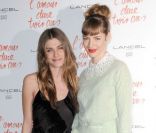 Elisa Sednaoui et Louise Bourgoin lors de l'avant-première de L'amour dure trois ans à Paris le 7 janvier 2012