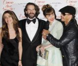 Elisa Sednaoui, Frédéric Beigbeder, Louise Bourgoi, et JoeyStarr lors de l'avant-première du film L'amour dure trois ans le 7 janvier 2012