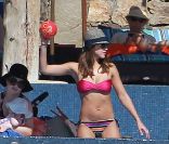 Jessica Alba ne loupe aucune occasion de faire un peu de sport sous le soleil de Cabo San Lucas, au Mexique. Fin décembre 2011.