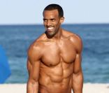 Craig David s'entraîne, et les résultats sont probants, sur une plage de Miami, le 7 janvier 2012.