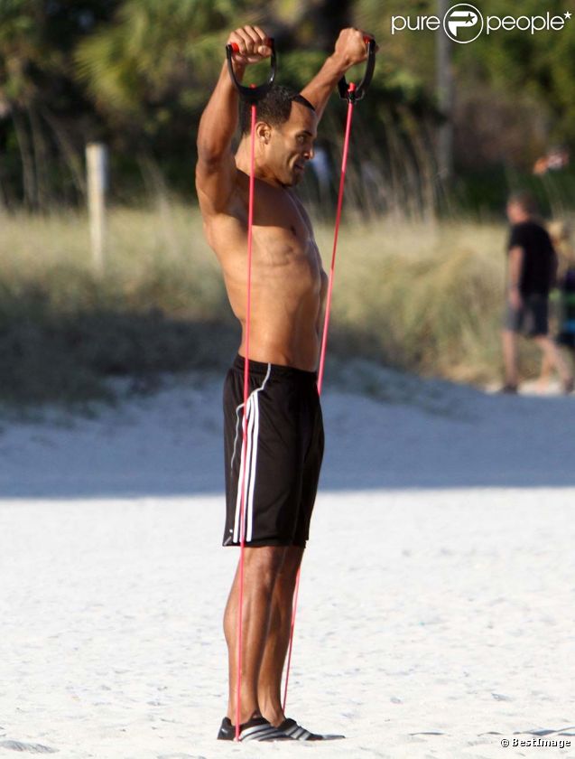  Craig David s'entraîne sur une plage de Miami, le 7 janvier 2012. Sur Twitter, il ne parle que de ça ! 
