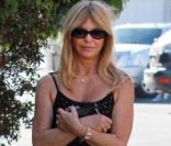 Goldie Hawn se promène dans Los Angeles le 8 janvier 2012