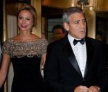 Stacy Keibler et George Clooney quittent leur hôtel à New York, le 10 janvier 2012.