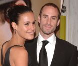 Joseph Fiennes et son épouse Maria Dolores à Paris, le 21 mars 2007. 
