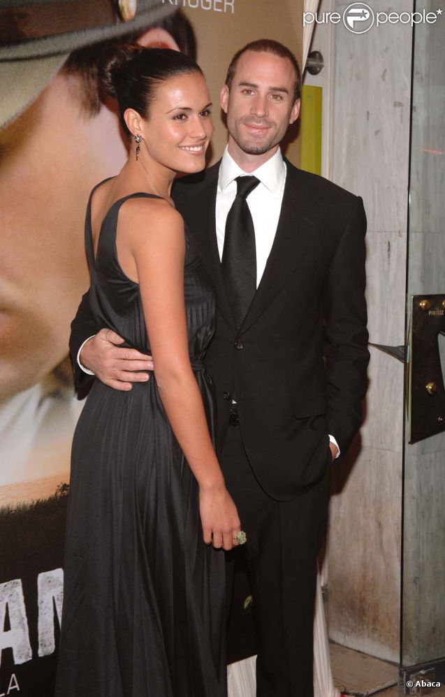Joseph Fiennes et son épouse Maria Dolores à Paris, le 21 mars 2007. 
