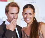Joseph Fiennes et son épouse Maria Dolores à Marbella, le 6 août 2011.