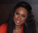 Jennifer Hudson signe des copies de son livre dans la librairie Barnes & Nobles à Los Angeles, le 12 janvier 2012.