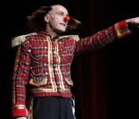 Warren Zavatta, première partie du spectacle Trop stylé de Dany Boon, à Paris le 1er janvier 2012.