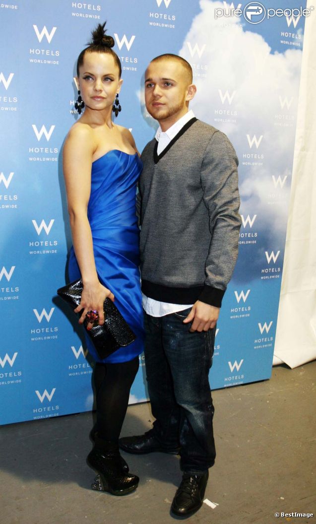 Mena Suvari et Simone Sestito à New York, le 12 février 2010. 