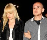 Mena Suvari et Simone Sestito à Los Angeles, le 15 février 2011.
