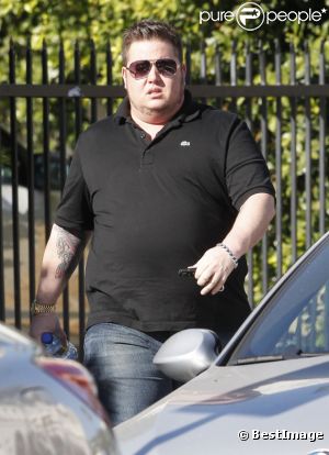 Chaz Bono se promène, l'air triste dans les rues de Los Angeles le 9 janvier 2012