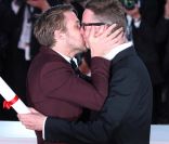Ryan Gosling et Nicolas Winding Refn, réalisateur de <em>Drive</em> et <em>God only knows</em>, au festival de Cannes, le 22 mai 2011.<br />