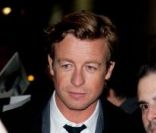 Simon Baker pose avec ses fans ...